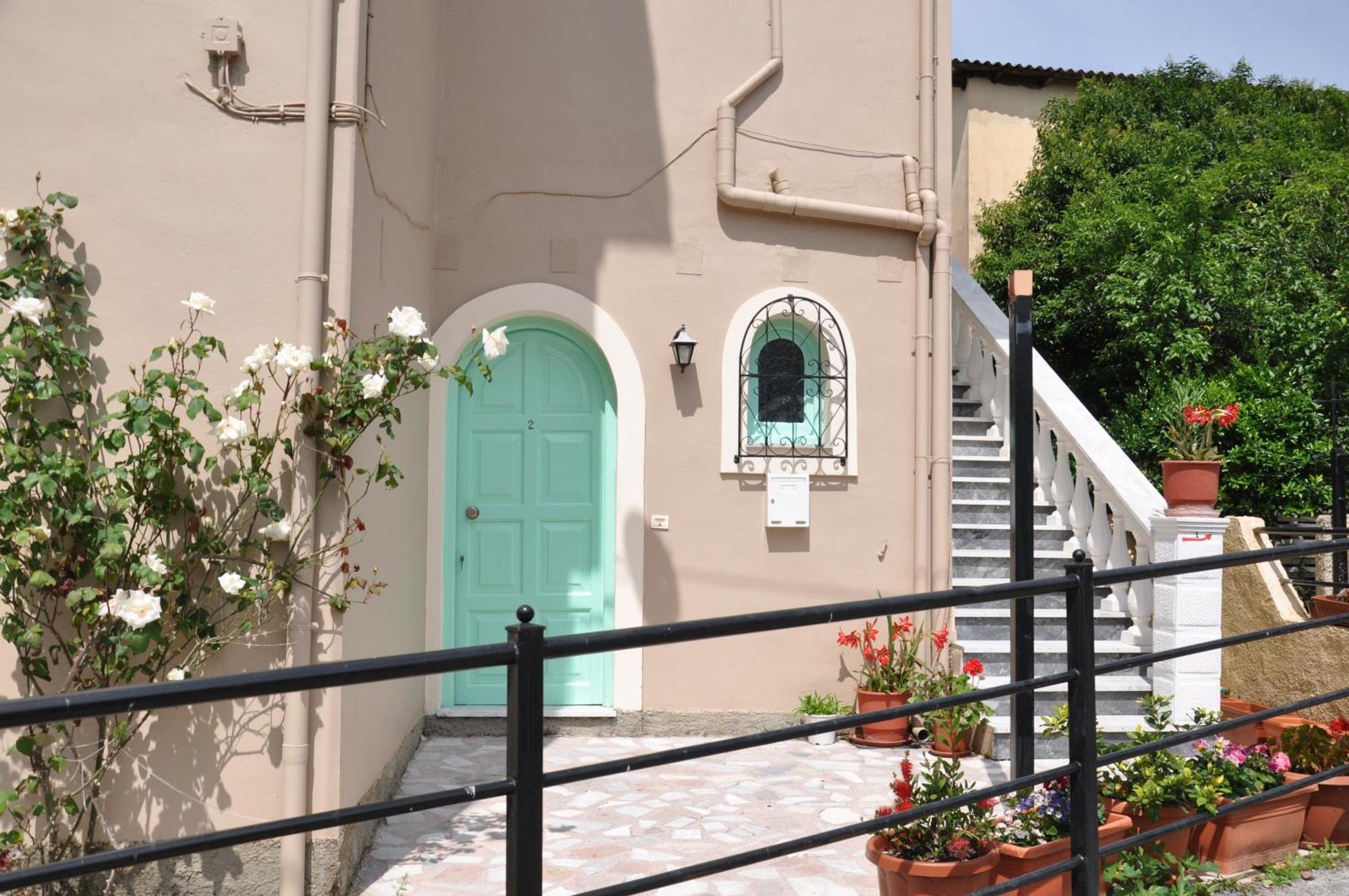 Paraskevi Apartments Ipsos Esterno foto